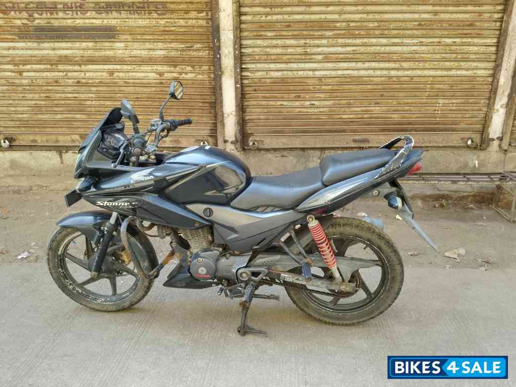 Black Honda CBF Stunner