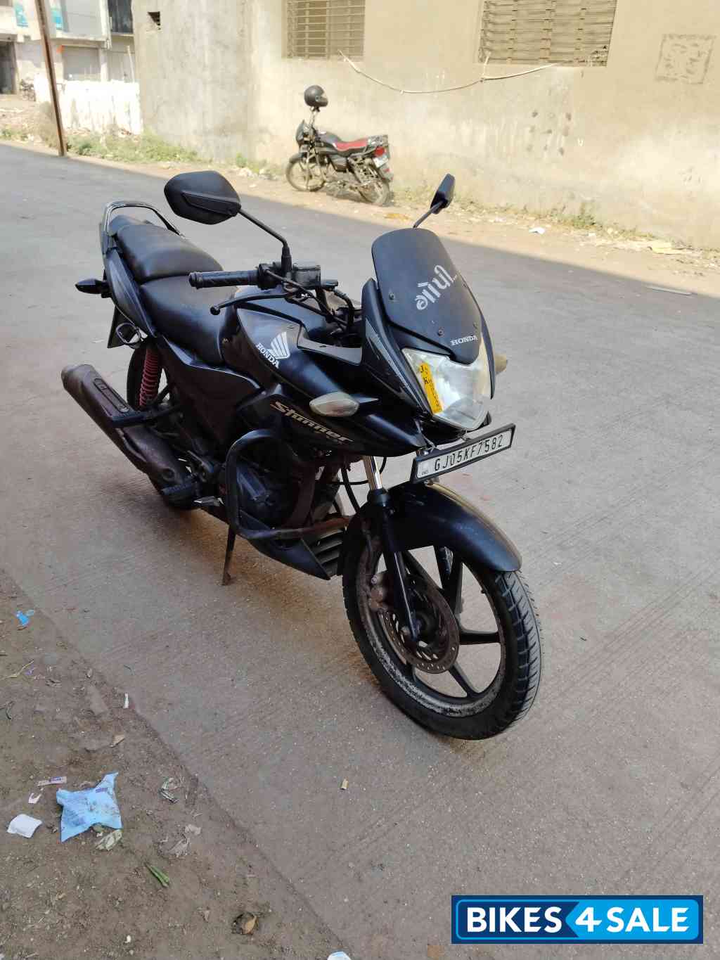 Black Honda CBF Stunner