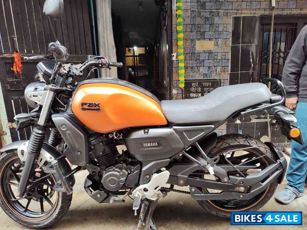 Orange Yamaha FZ-X