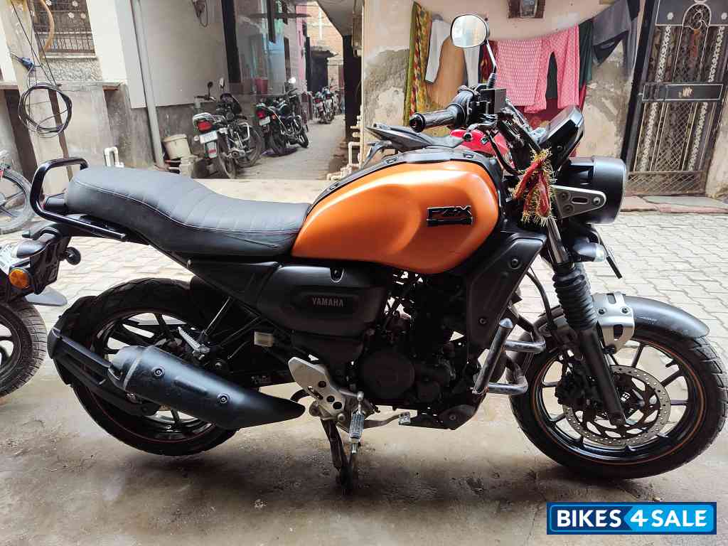 Orange Yamaha FZ-X