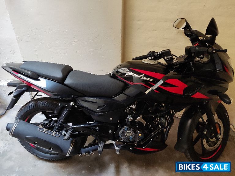 Bajaj Pulsar 220F BS6