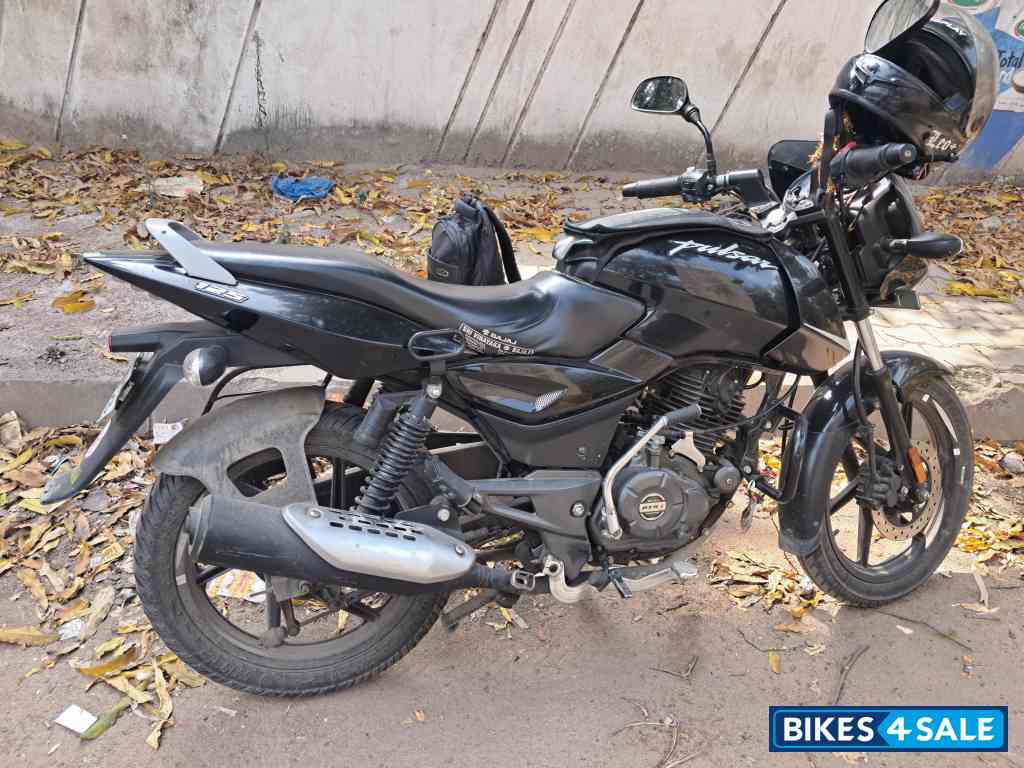 Black Bajaj Pulsar 125