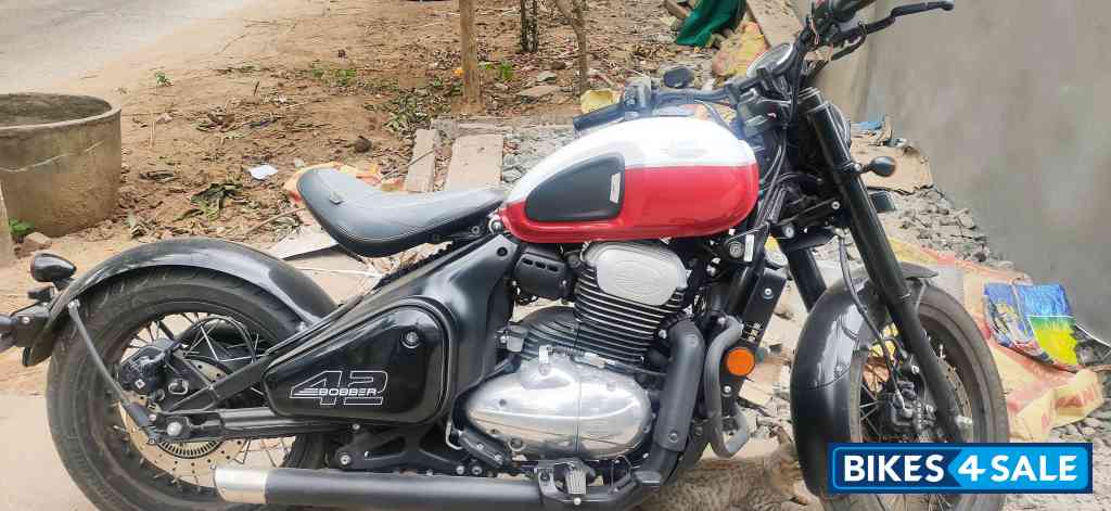 Jasper Red Jawa 42 Bobber Dual Channel ABS
