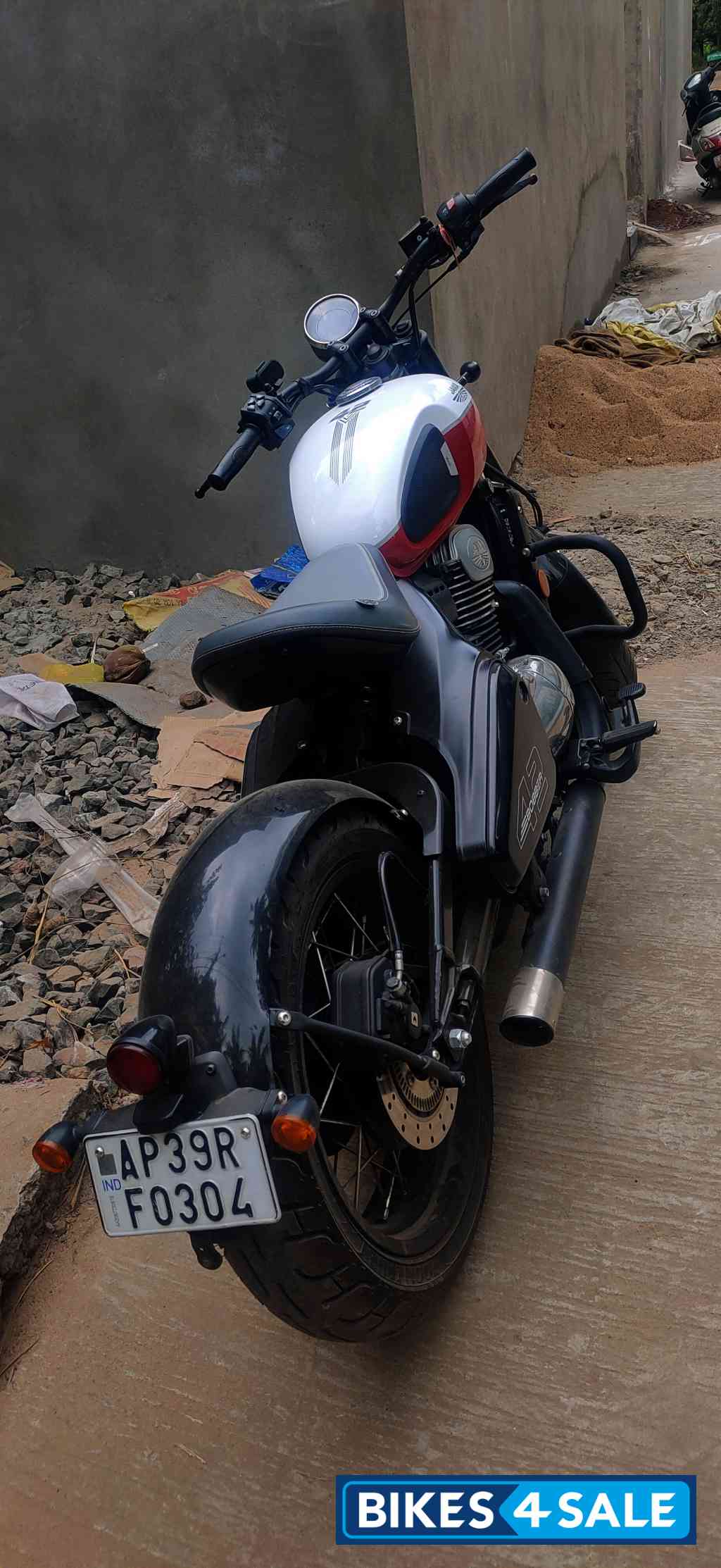 Jasper Red Jawa 42 Bobber Dual Channel ABS