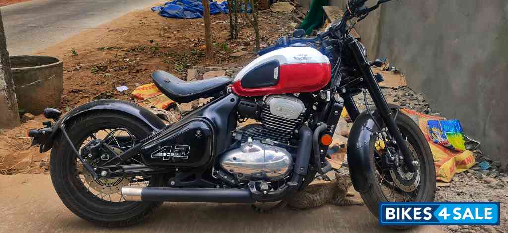 Jasper Red Jawa 42 Bobber Dual Channel ABS