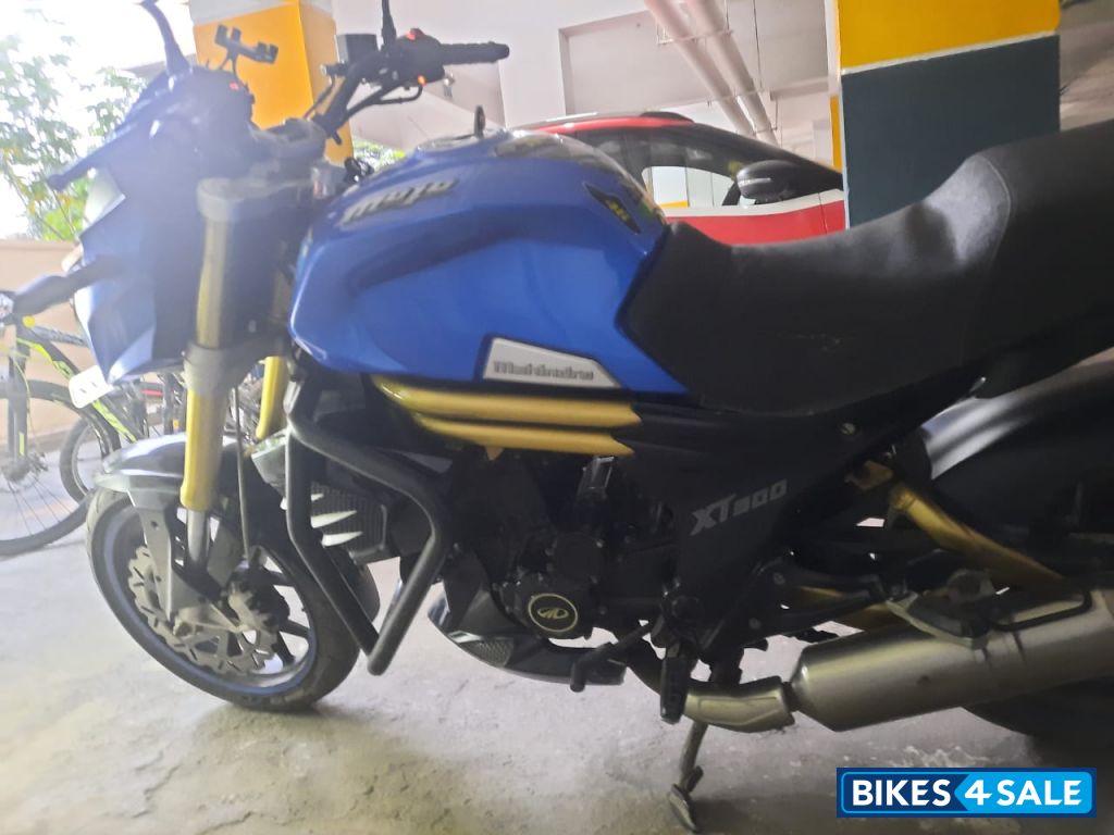 Mahindra Mojo XT 300