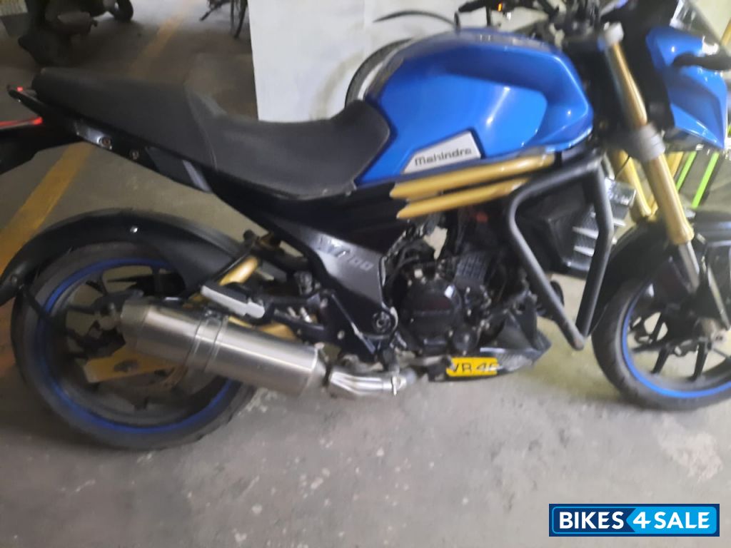 Mahindra Mojo XT 300