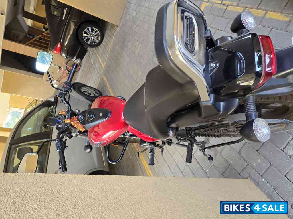 Cherry Red Bajaj Avenger Street 160 BS6