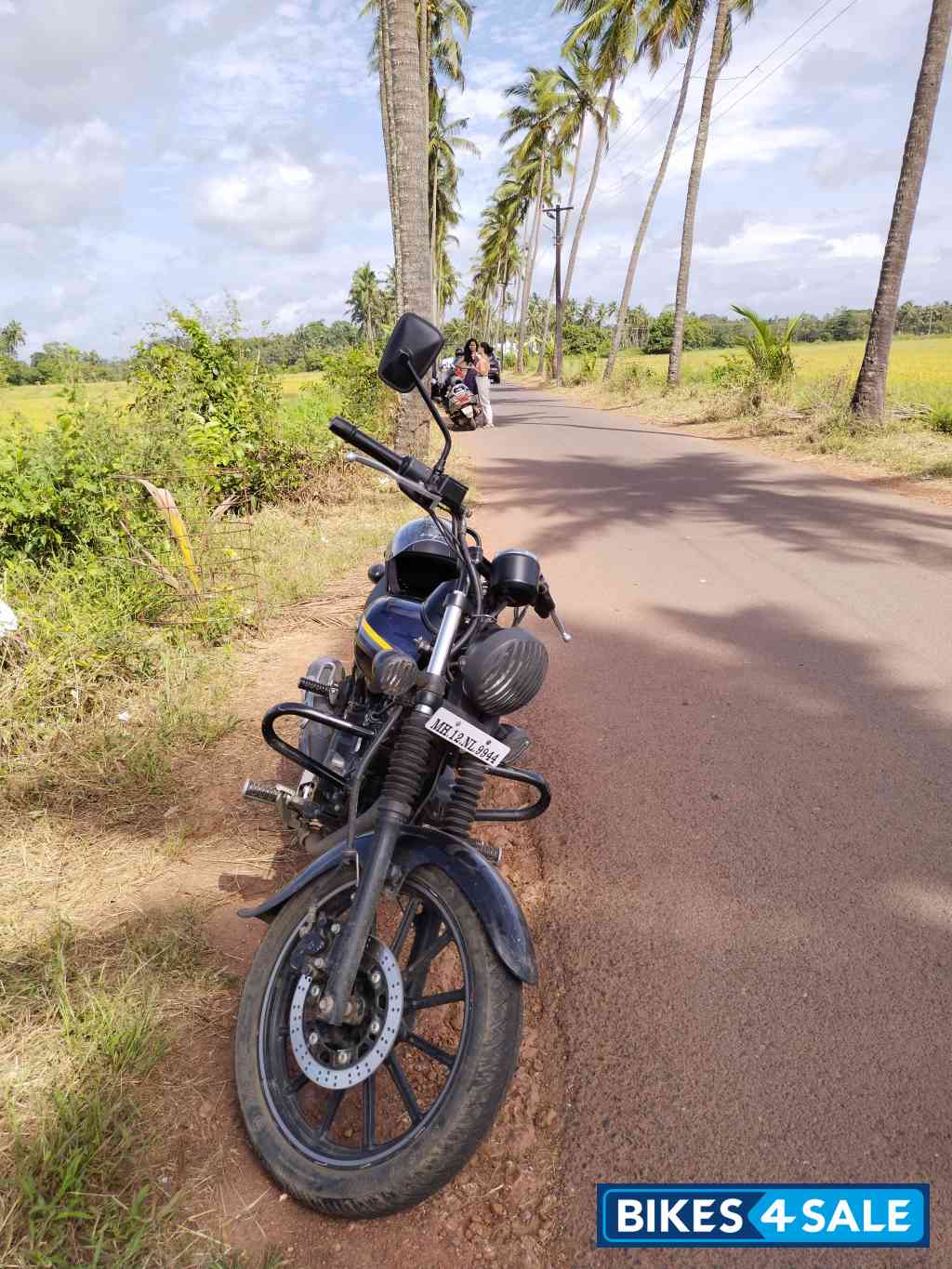 Blue Bajaj Avenger Street 150
