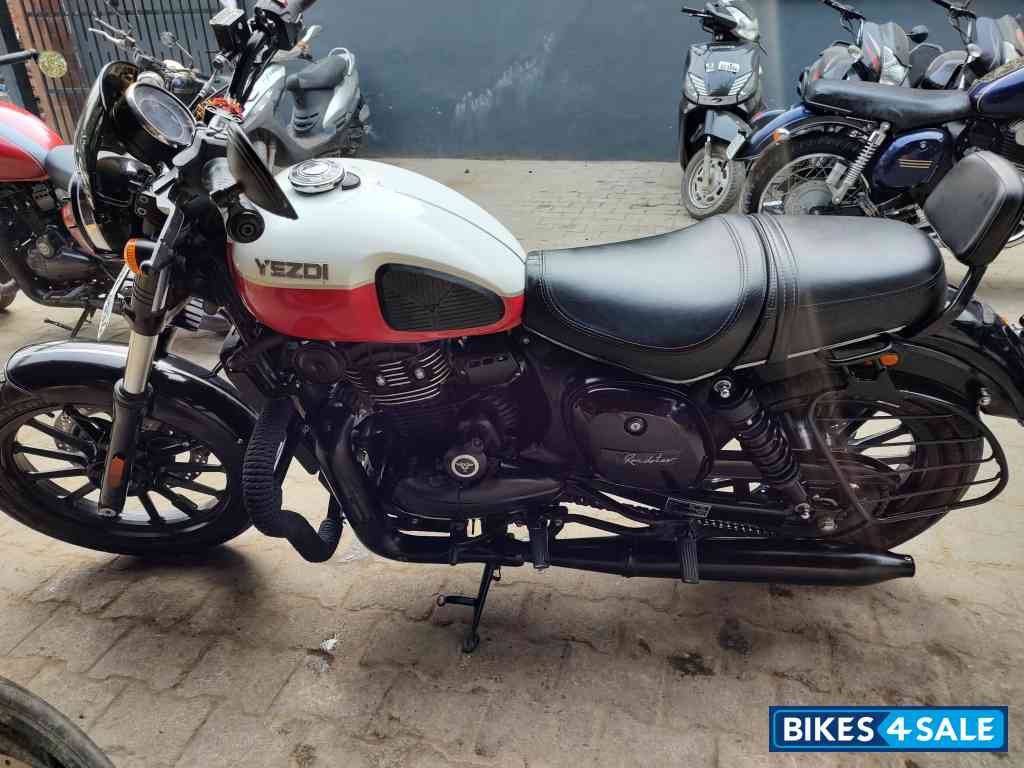 Yezdi Roadster Dual Tone