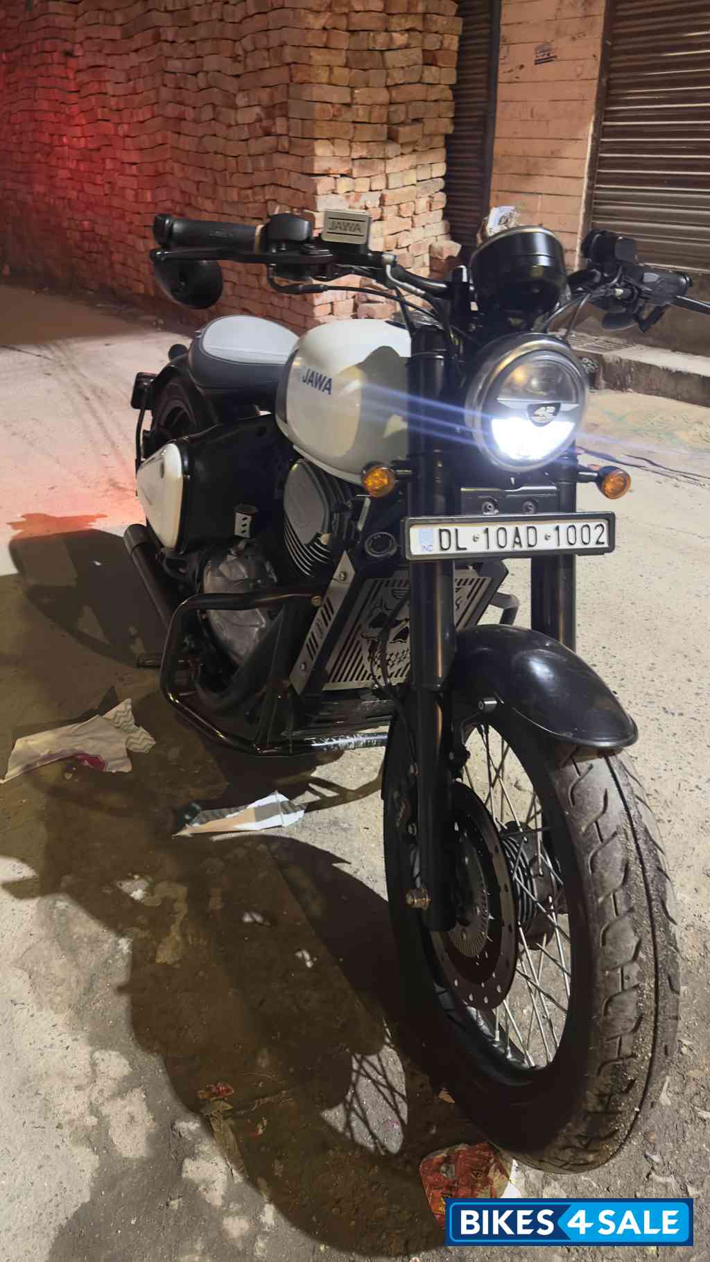 Jawa 42 Bobber Dual Channel ABS