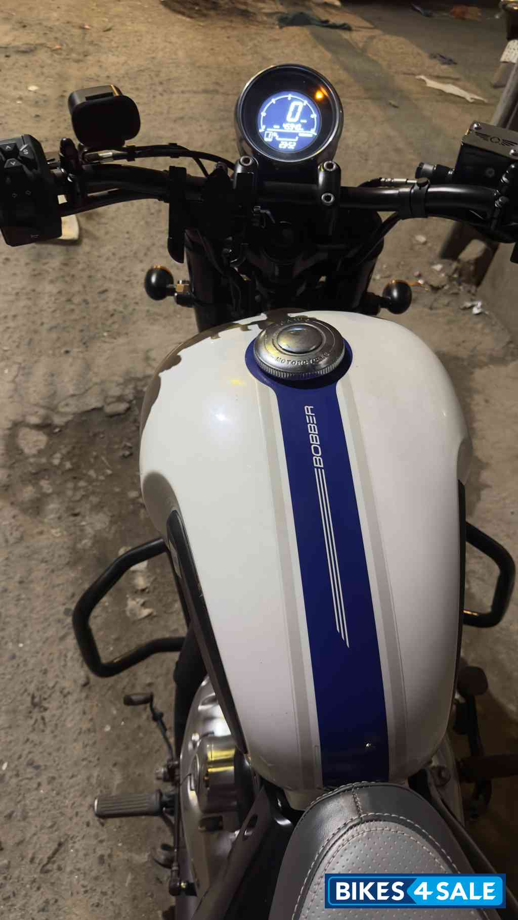 Jawa 42 Bobber Dual Channel ABS