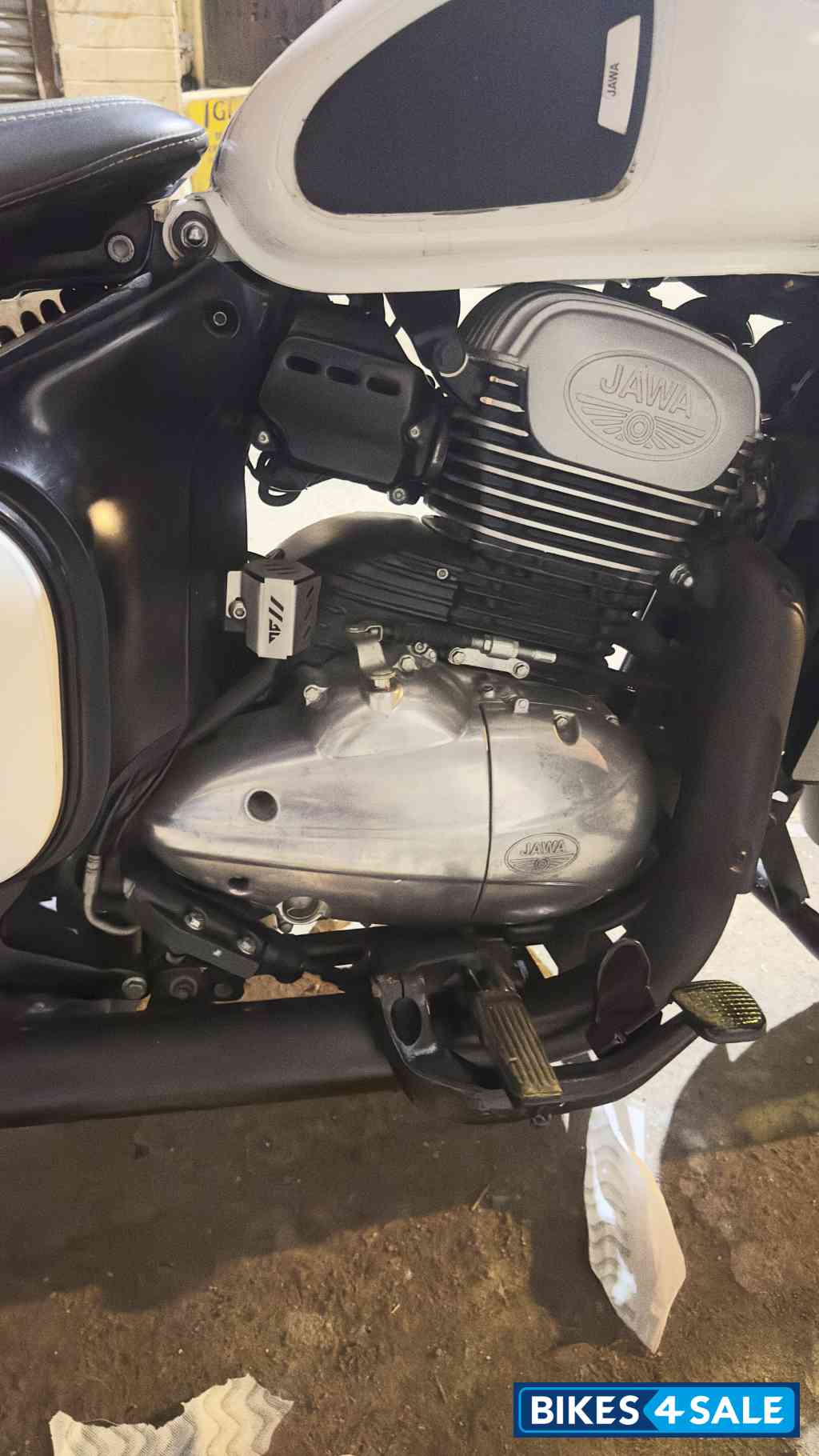 Jawa 42 Bobber Dual Channel ABS