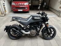 Husqvarna Svartpilen 250