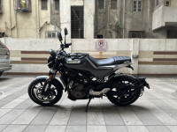 Husqvarna Svartpilen 250