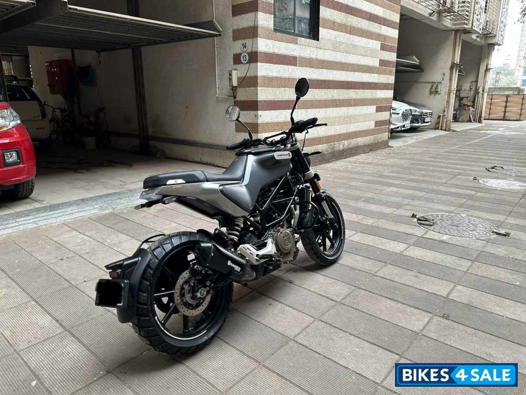 Husqvarna Svartpilen 250