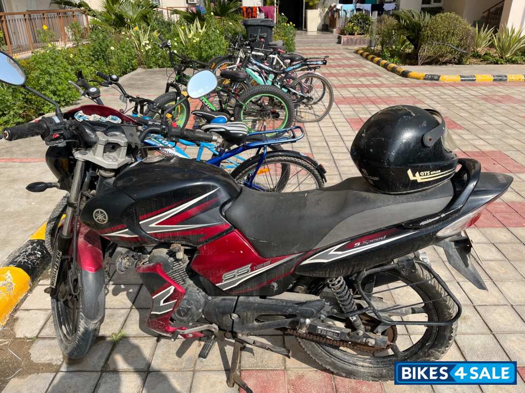 Red & Black Yamaha SS125 Red & Black Yamaha SS125