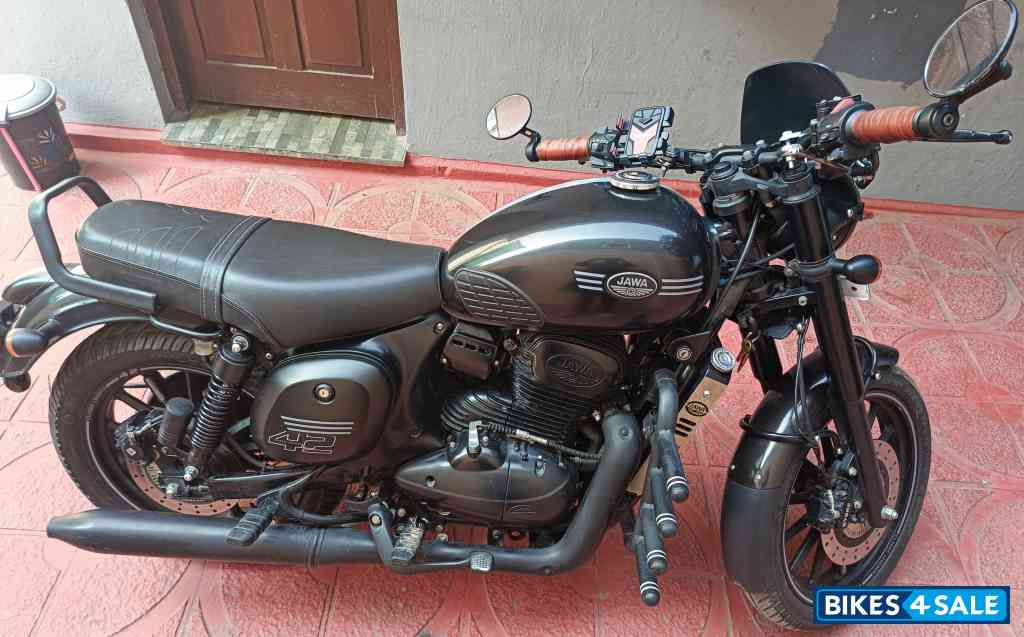 Jawa forty two BS6