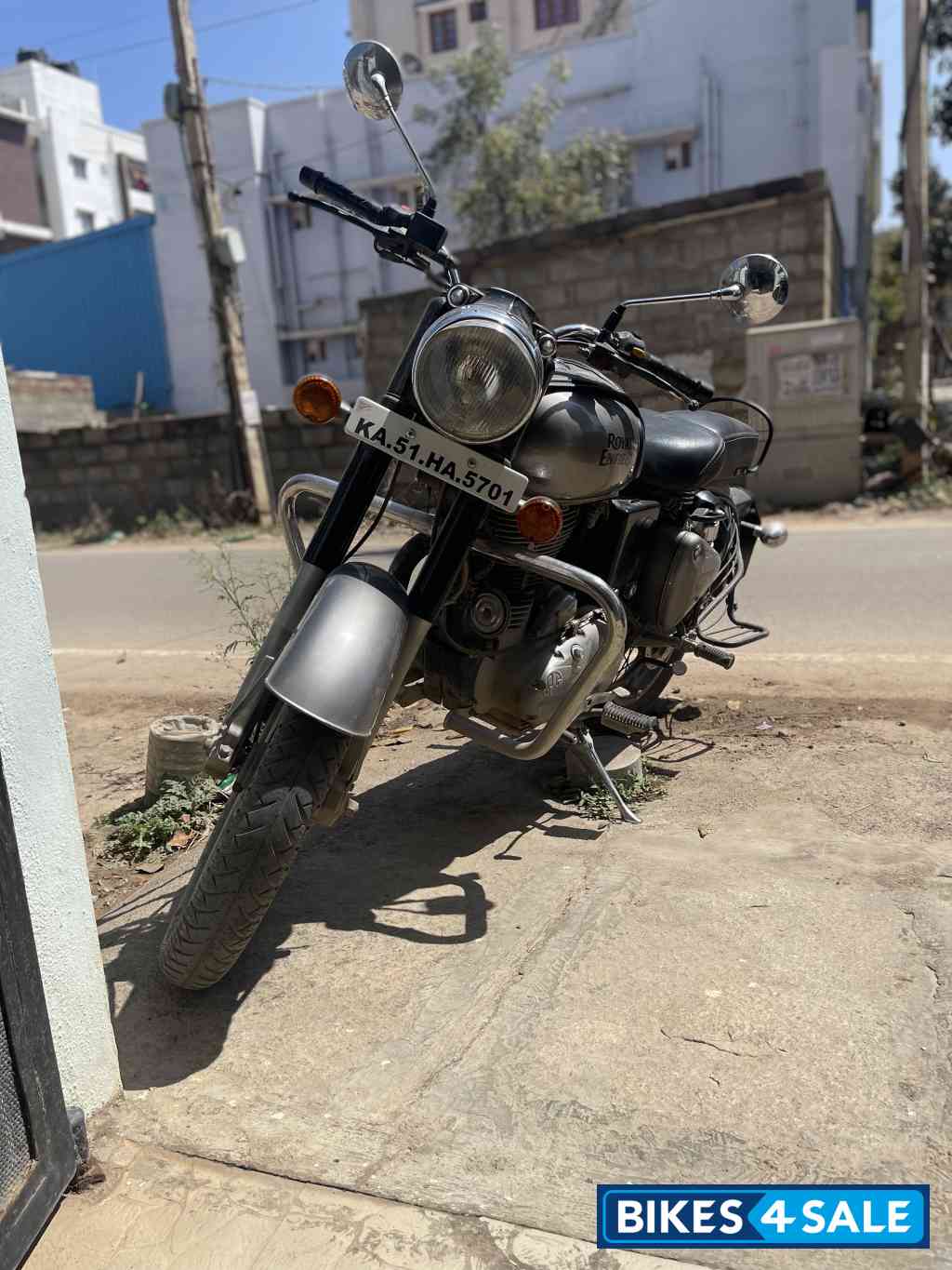Gunmetal Grey Royal Enfield Classic 350