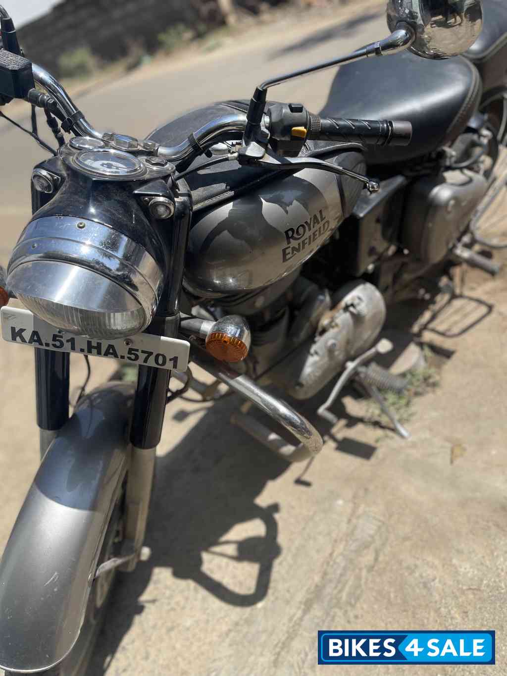 Gunmetal Grey Royal Enfield Classic 350