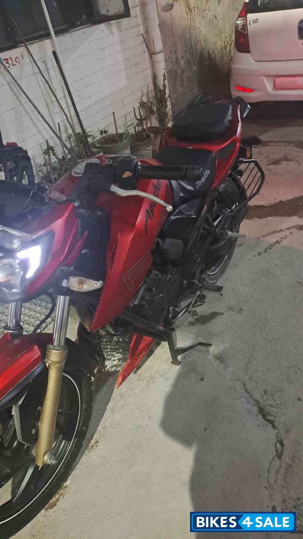 TVS Apache RTR 200 4V TVS Apache RTR 200 4V