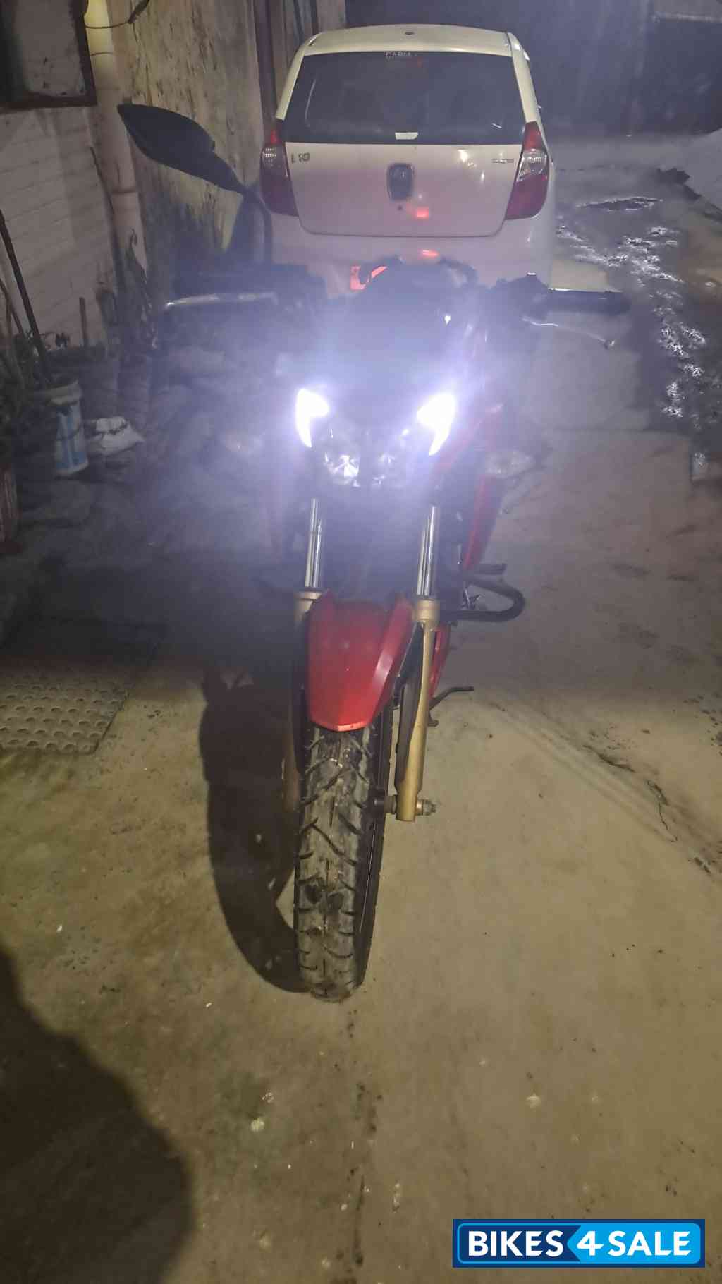 TVS Apache RTR 200 4V TVS Apache RTR 200 4V