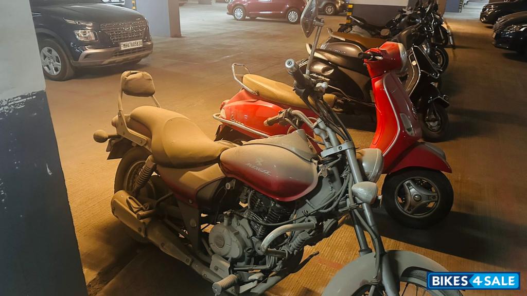 Bajaj Avenger 220 DTS-i