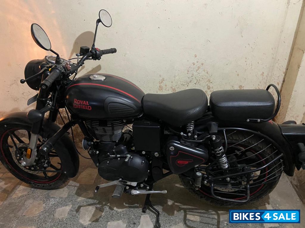 Royal Enfield Classic Stealth Black