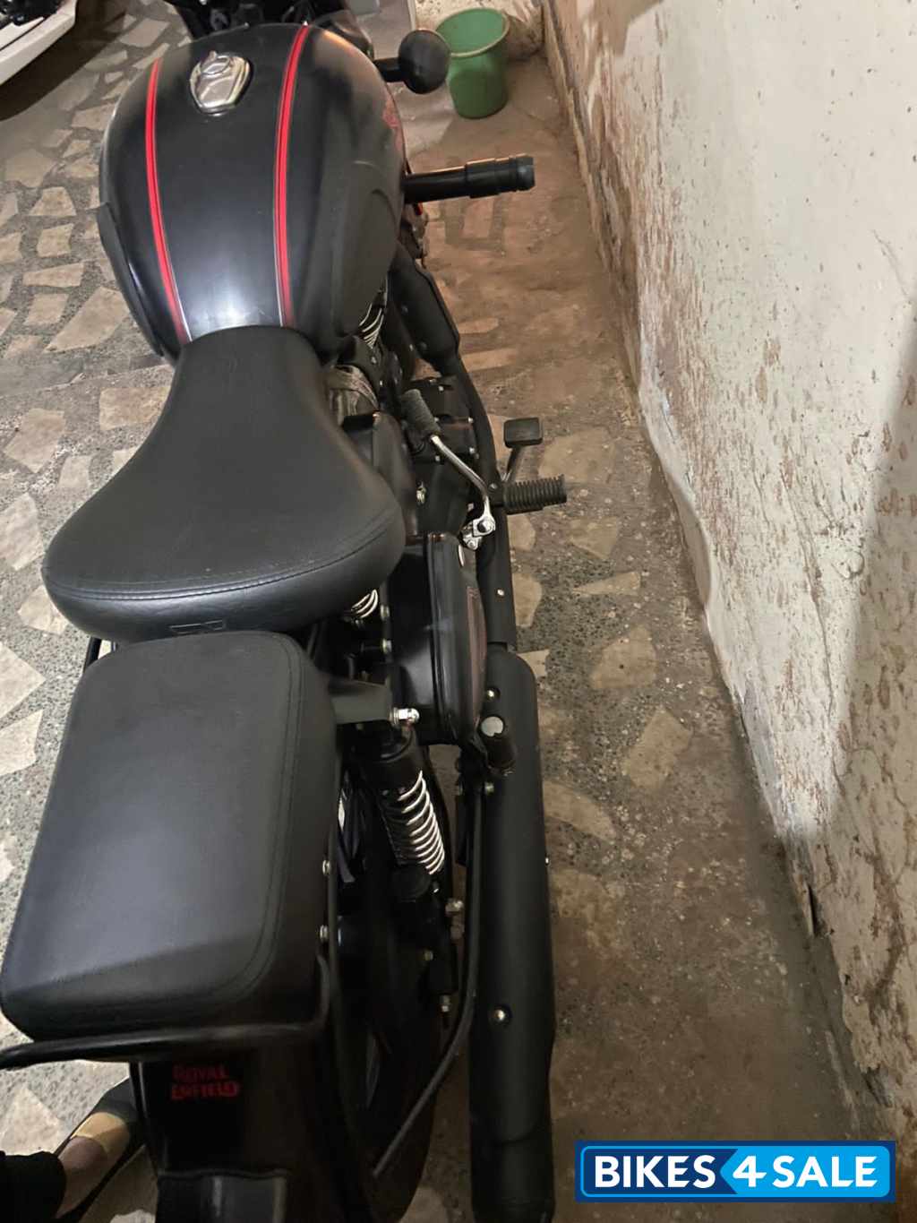 Royal Enfield Classic Stealth Black