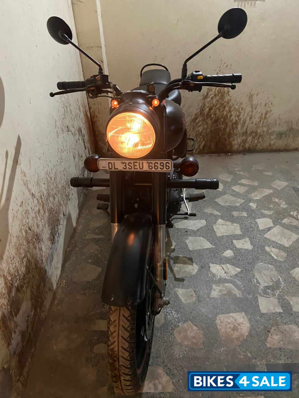 Royal Enfield Classic Stealth Black