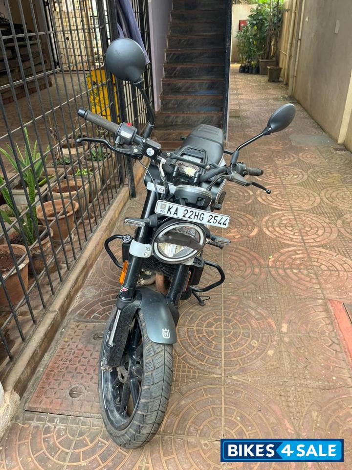 Husqvarna Svartpilen 250