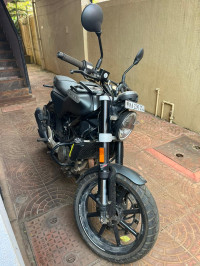 Husqvarna Svartpilen 250