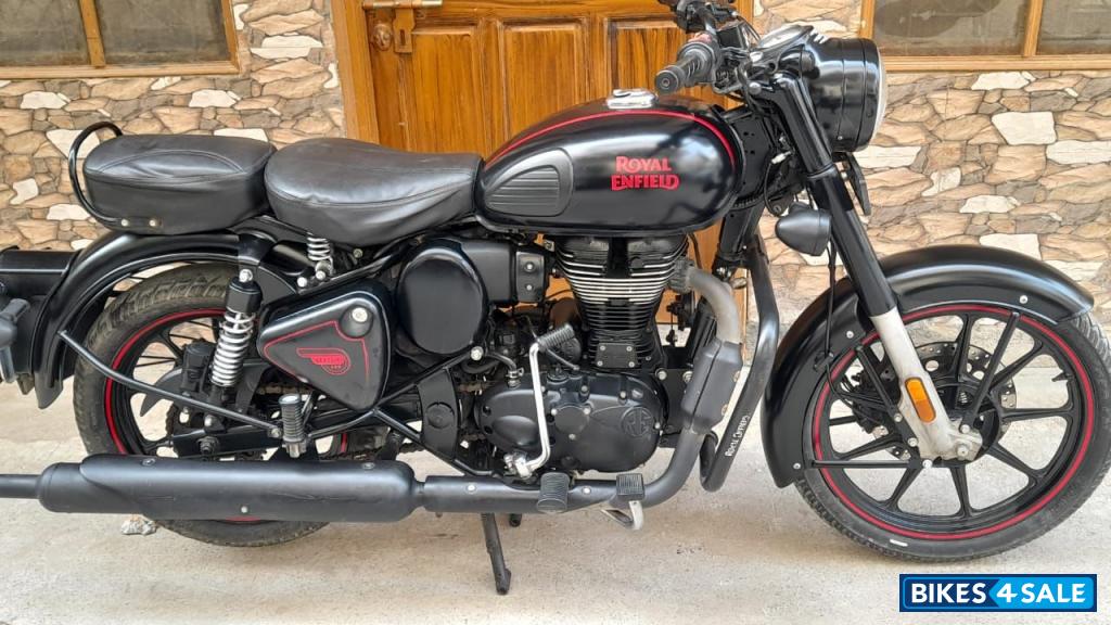 Royal Enfield Classic Stealth Black