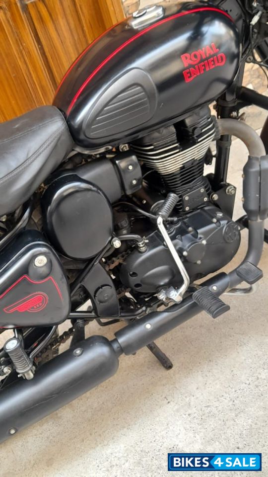 Royal Enfield Classic Stealth Black