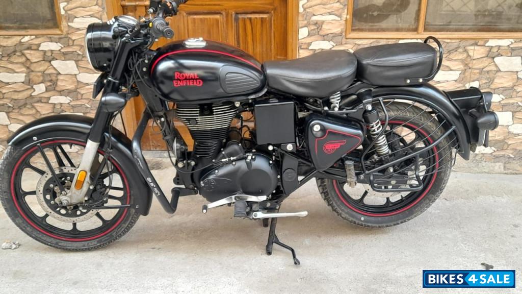 Royal Enfield Classic Stealth Black