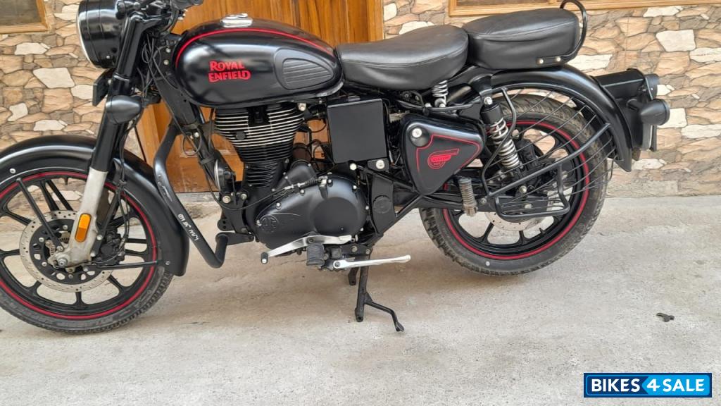 Royal Enfield Classic Stealth Black