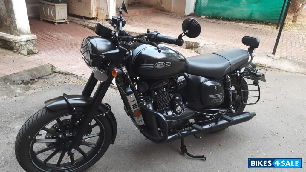 Jawa 42 Dual Channel ABS AllStar Black