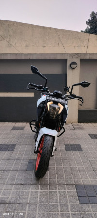 White KTM Duke 200 2020