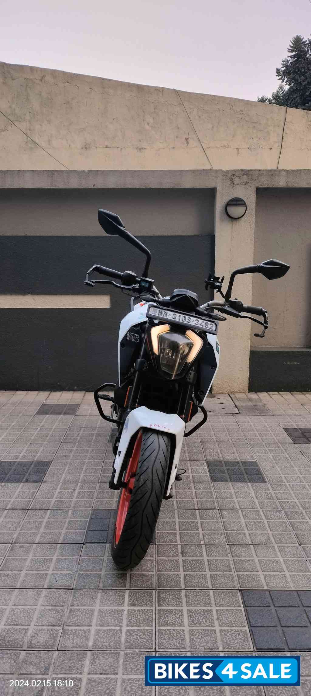 White KTM Duke 200 2020