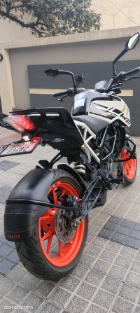 White KTM Duke 200 2020