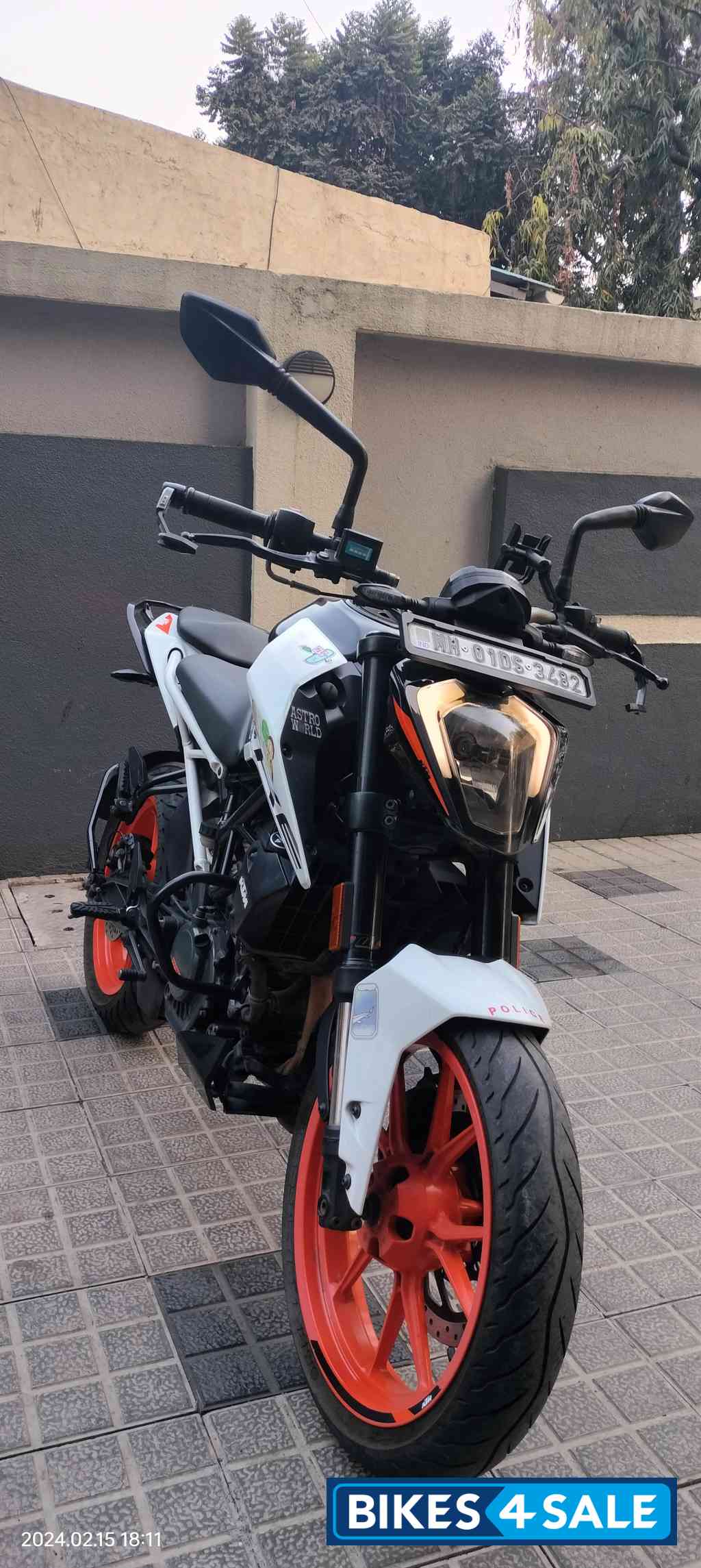 White KTM Duke 200 2020
