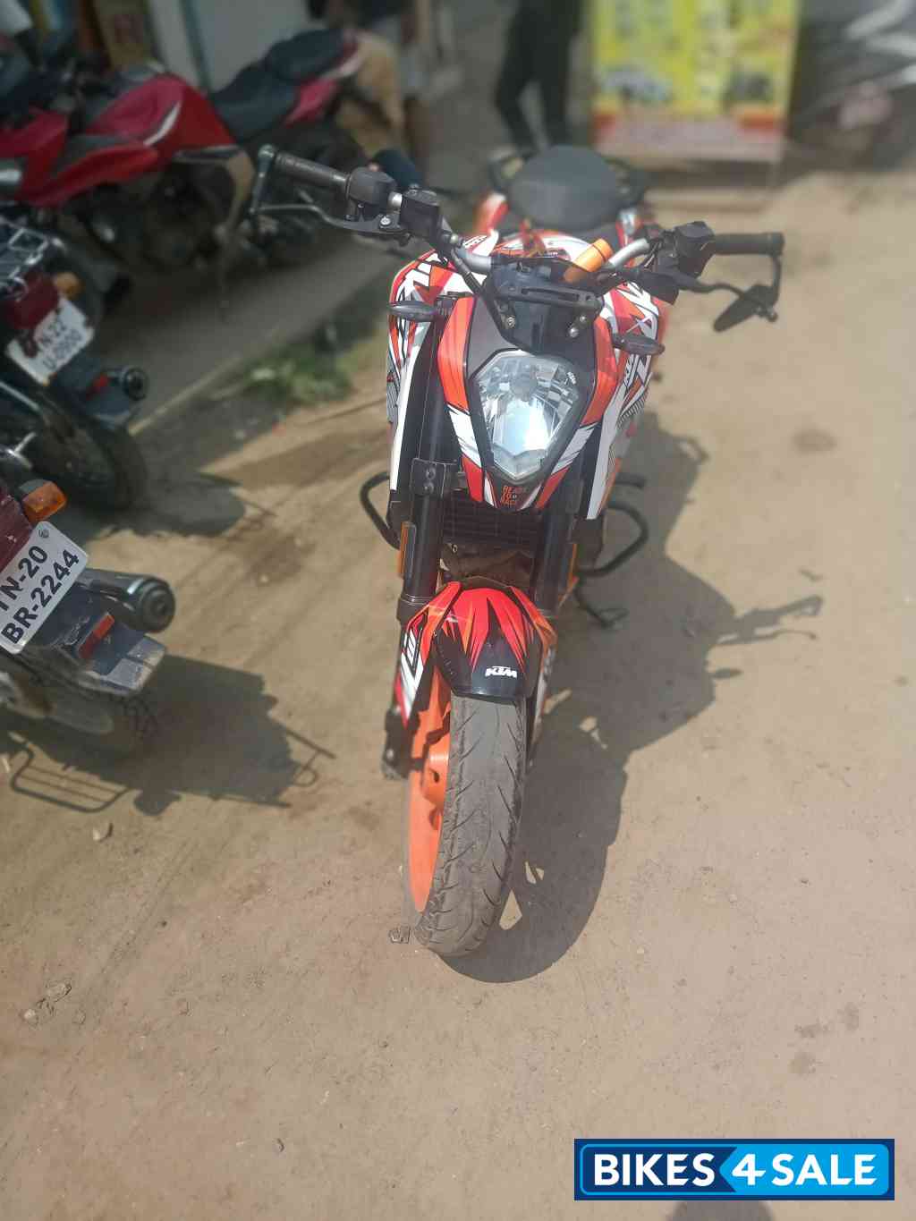 Orange KTM Duke 125 2020