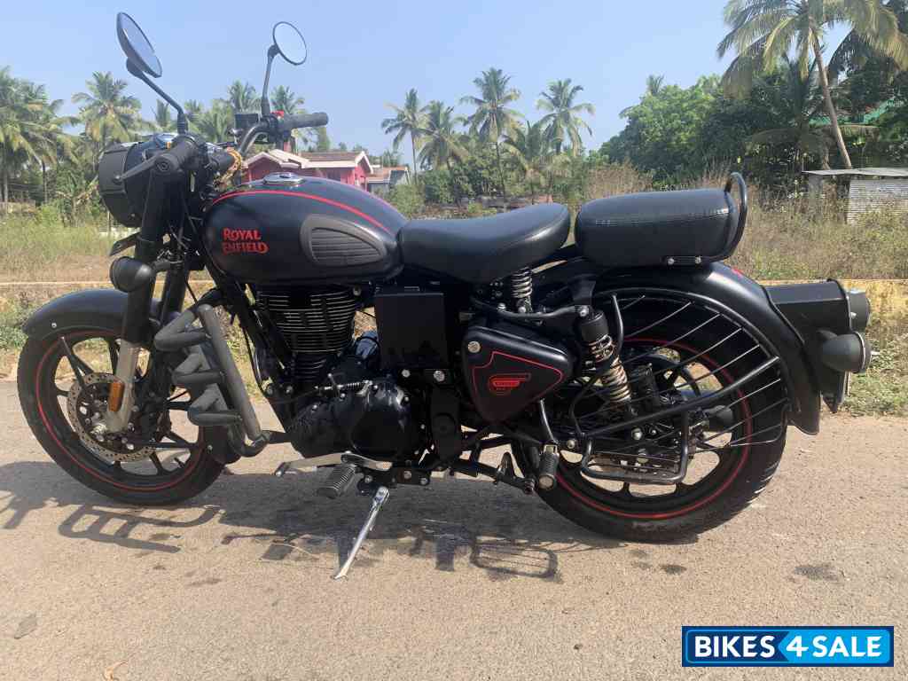 Royal Enfield Classic Stealth Black
