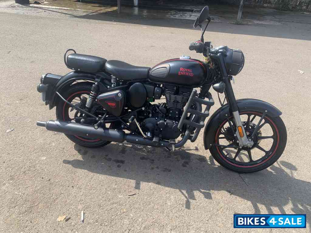 Royal Enfield Classic Stealth Black