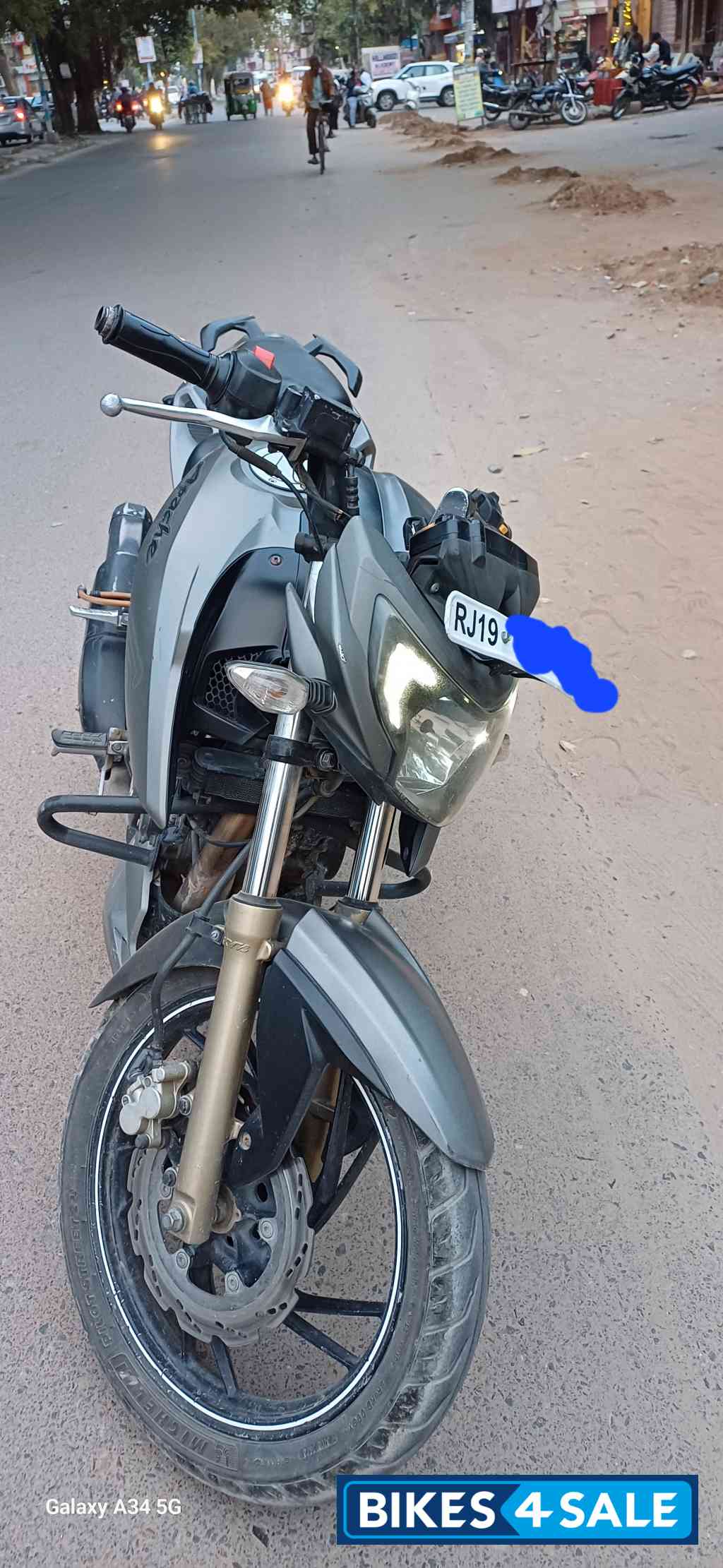 TVS Apache RTR 200 4V