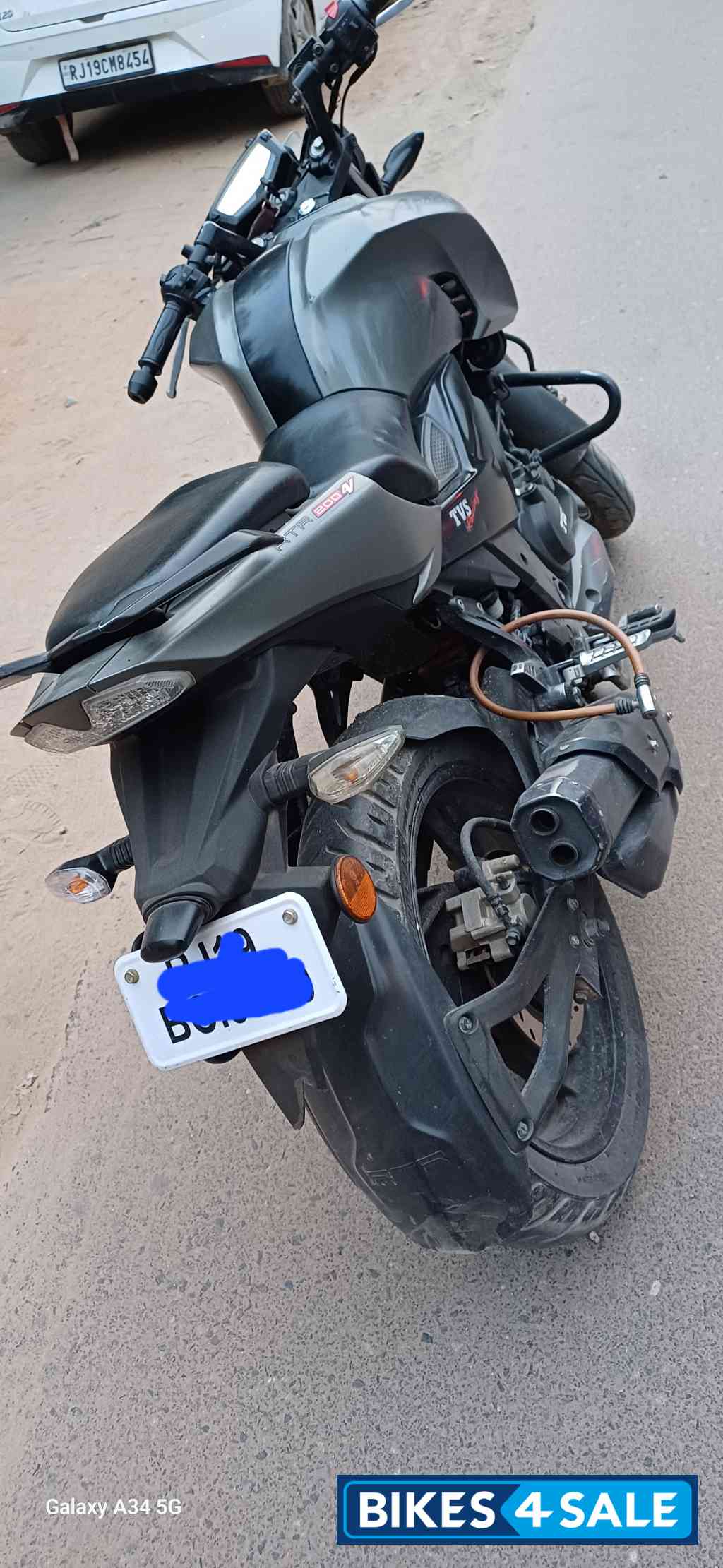 TVS Apache RTR 200 4V