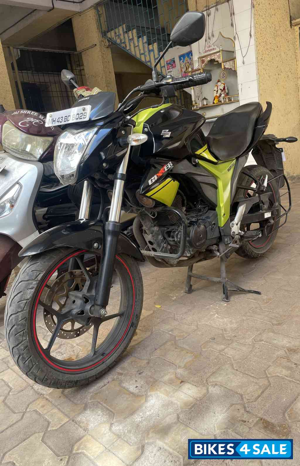Green With Sparkl Black Suzuki Gixxer 150