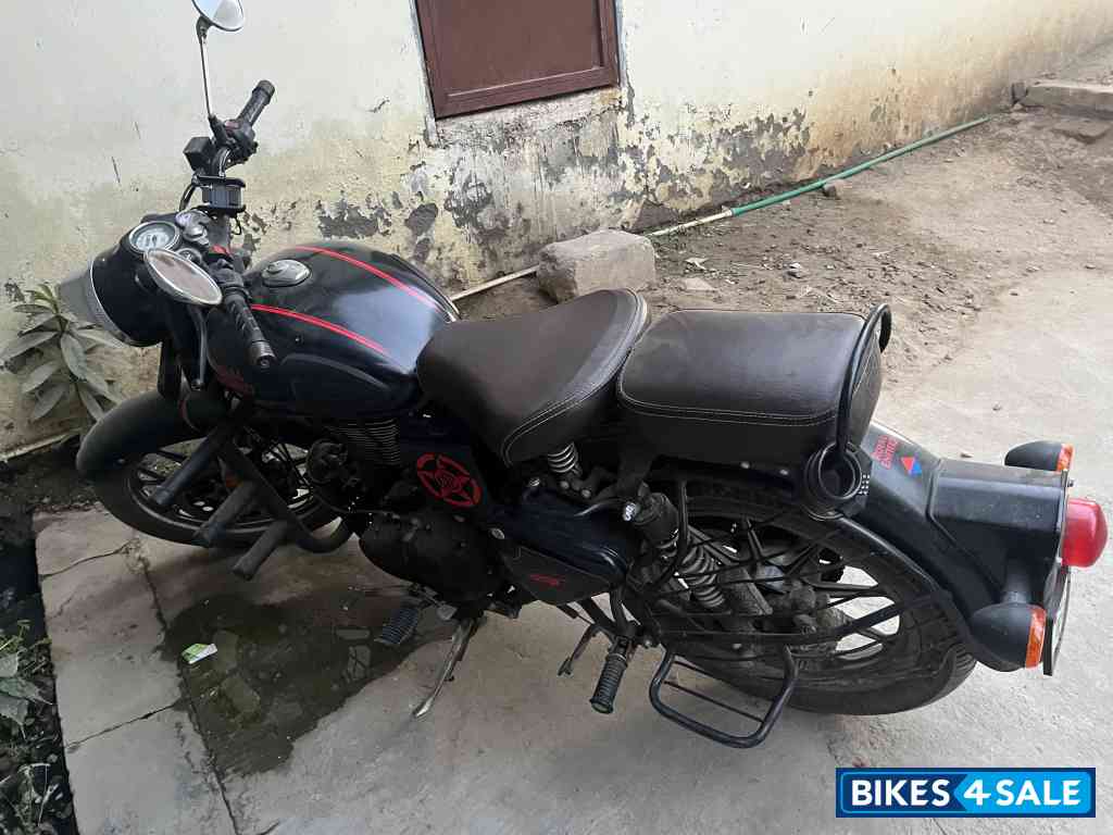 Royal Enfield Classic Stealth Black