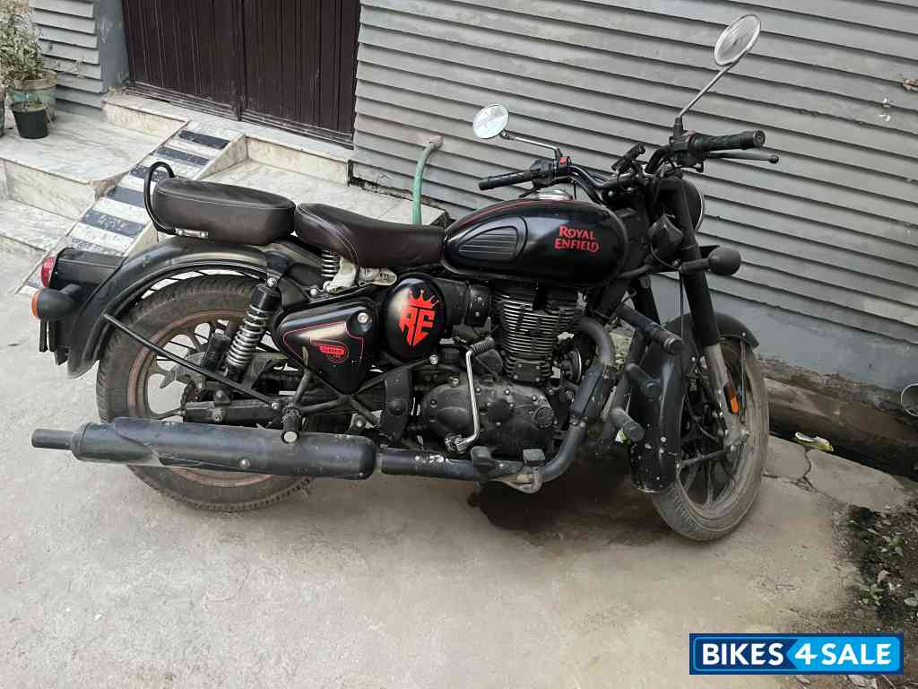 Royal Enfield Classic Stealth Black
