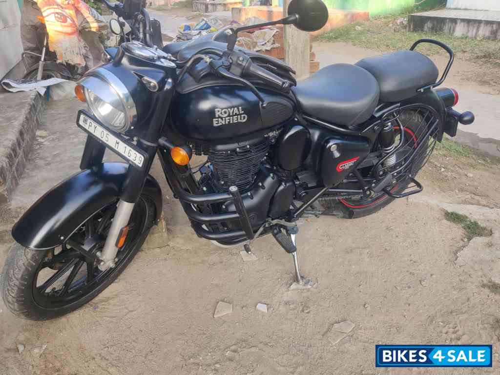 Royal Enfield Classic Stealth Black